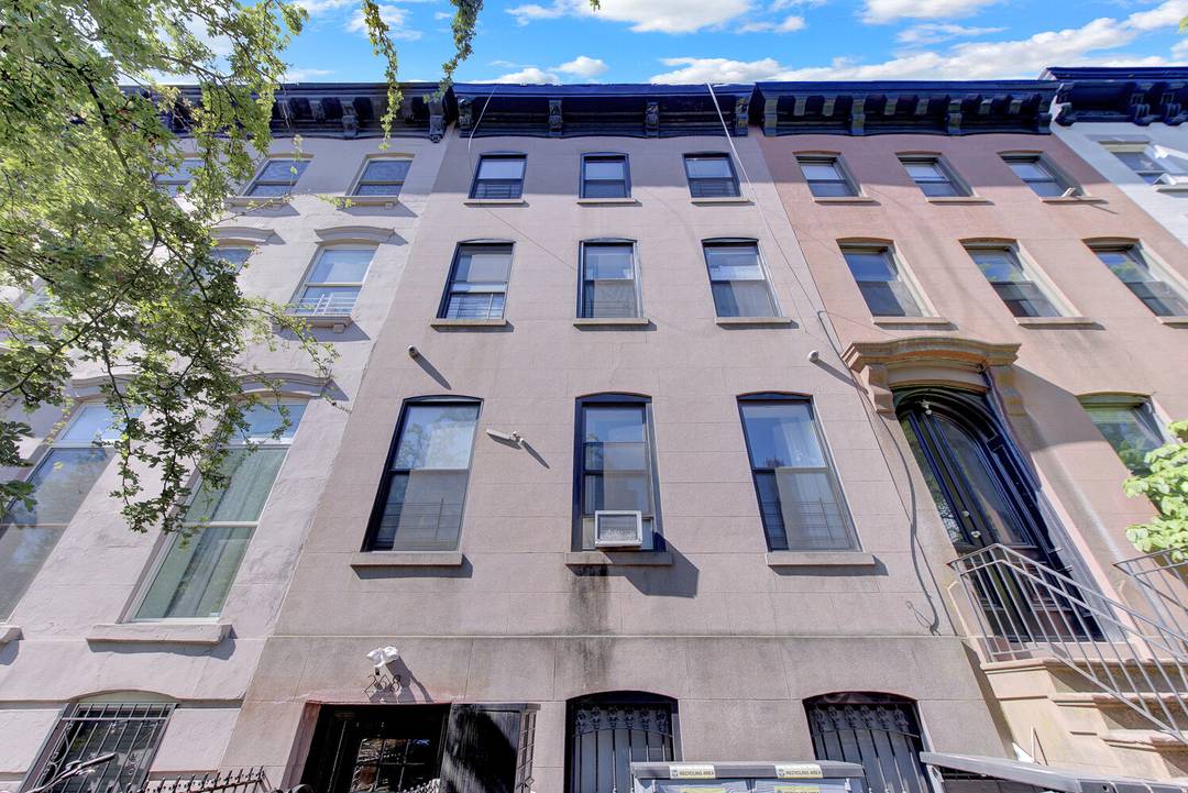 Beautiful and stunning brick townhouse style home in the highly sought after Boerum Hill section of Brooklyn, having 10 studio units and one garden style 1 bedroom.