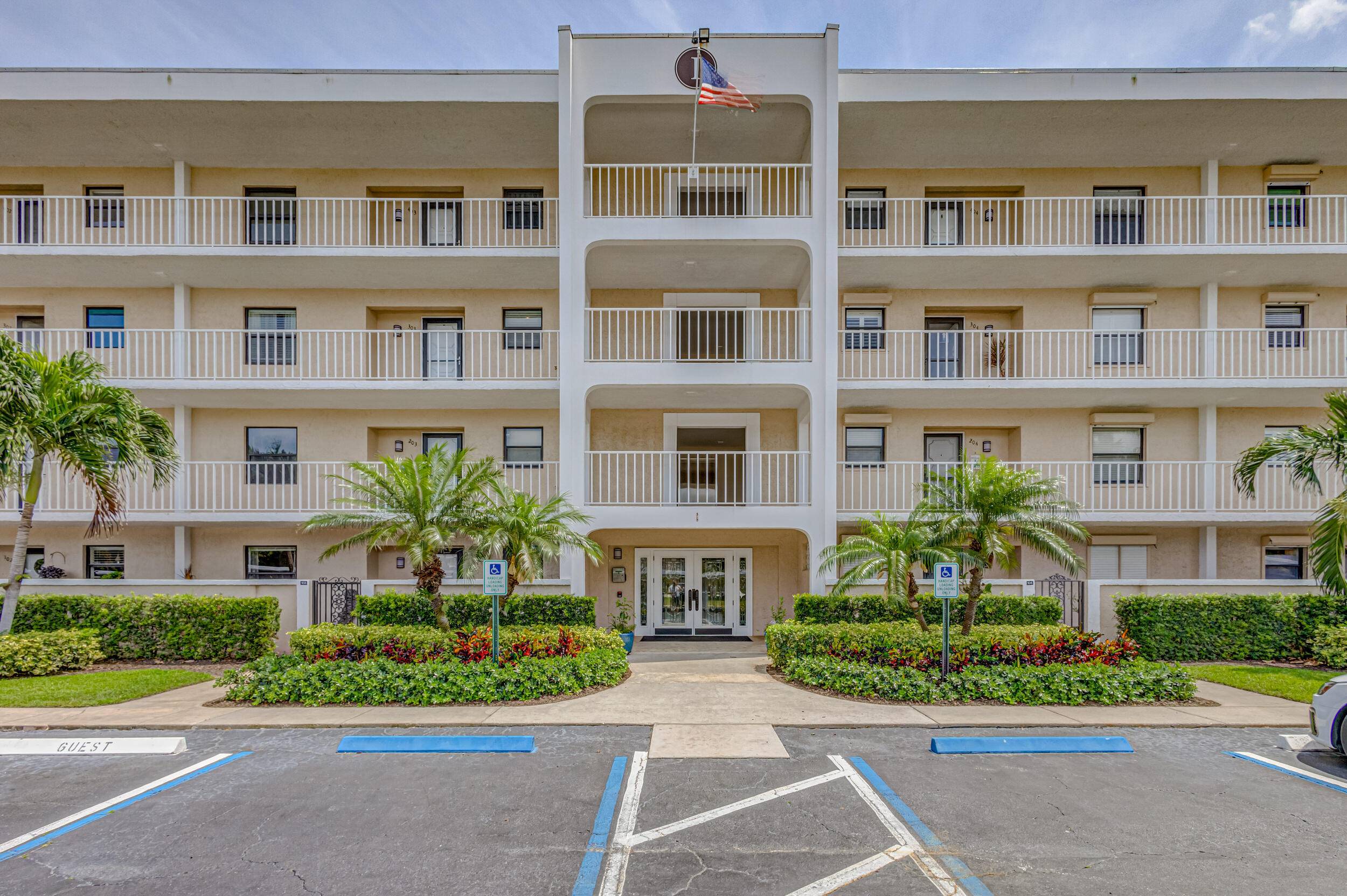 Very Spacious 2BD 2BA IN OCEAN PARKS !