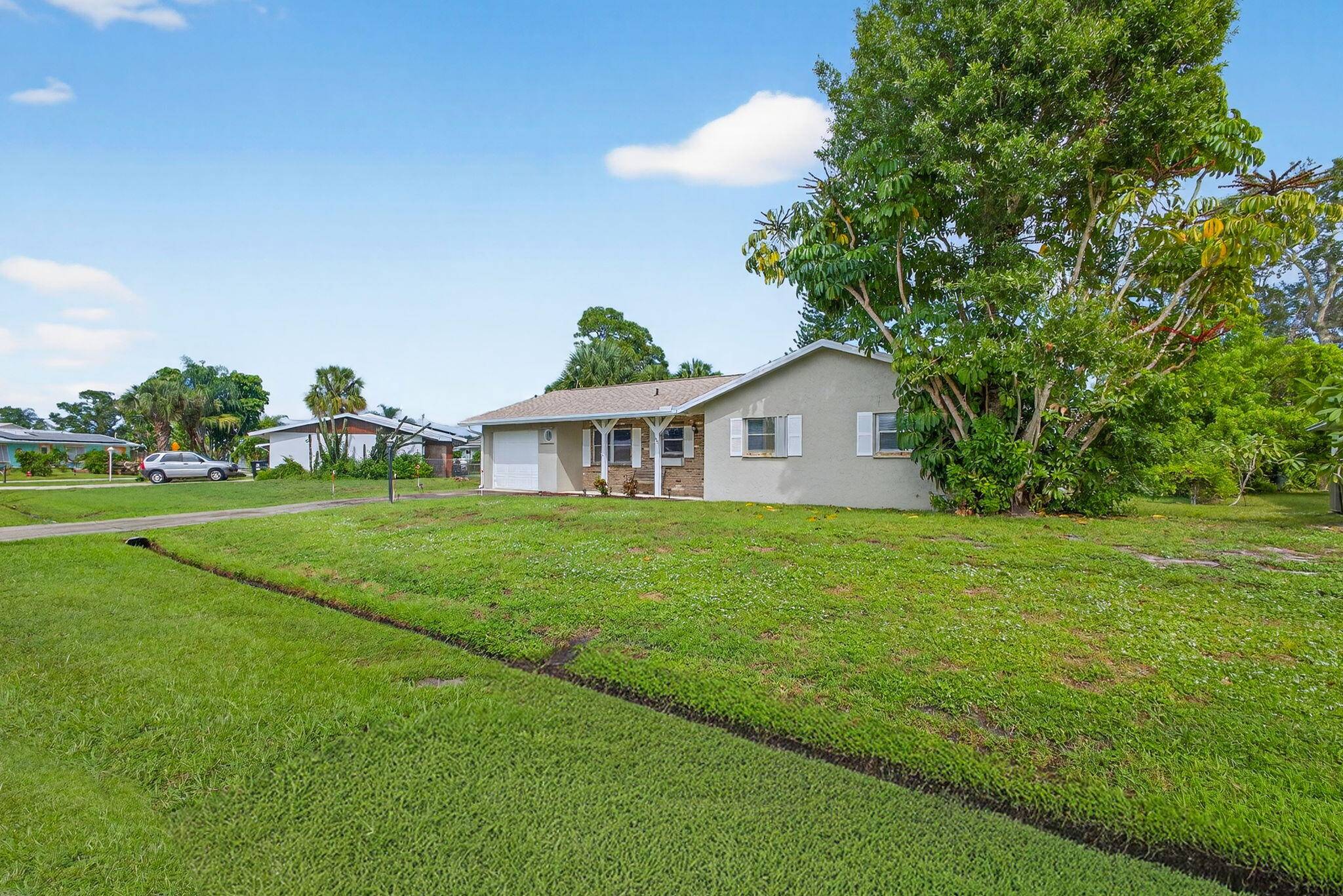 Perfect starter home, investment property with no restrictions, Airbnb, or a retirement home.