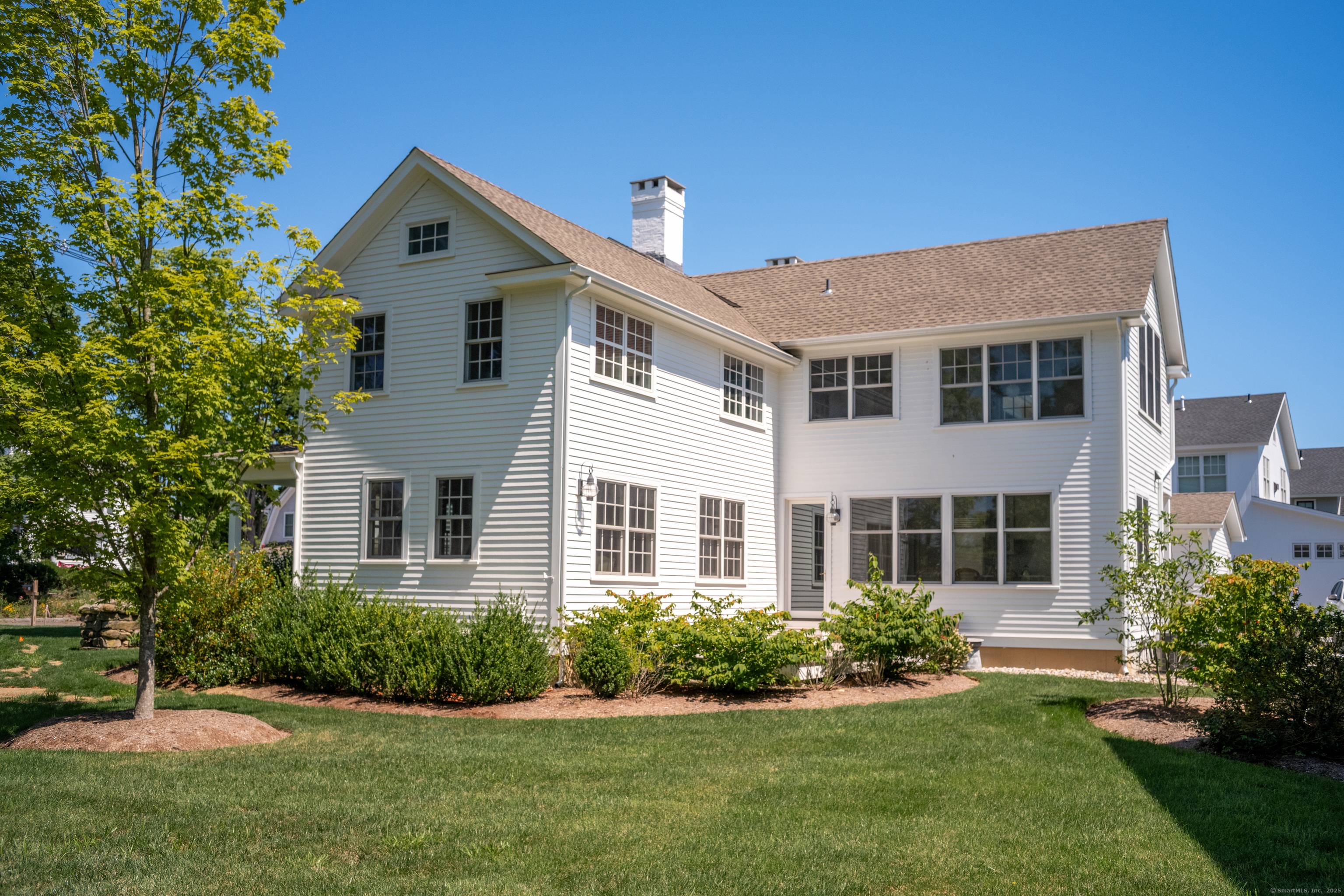 THE GENERAL'S RESIDENCES at Fence Creek, the perfect rare combination of location, luxury comfort in the heart of charming small town Madison w it's nationally recognized independent R J Julia ...