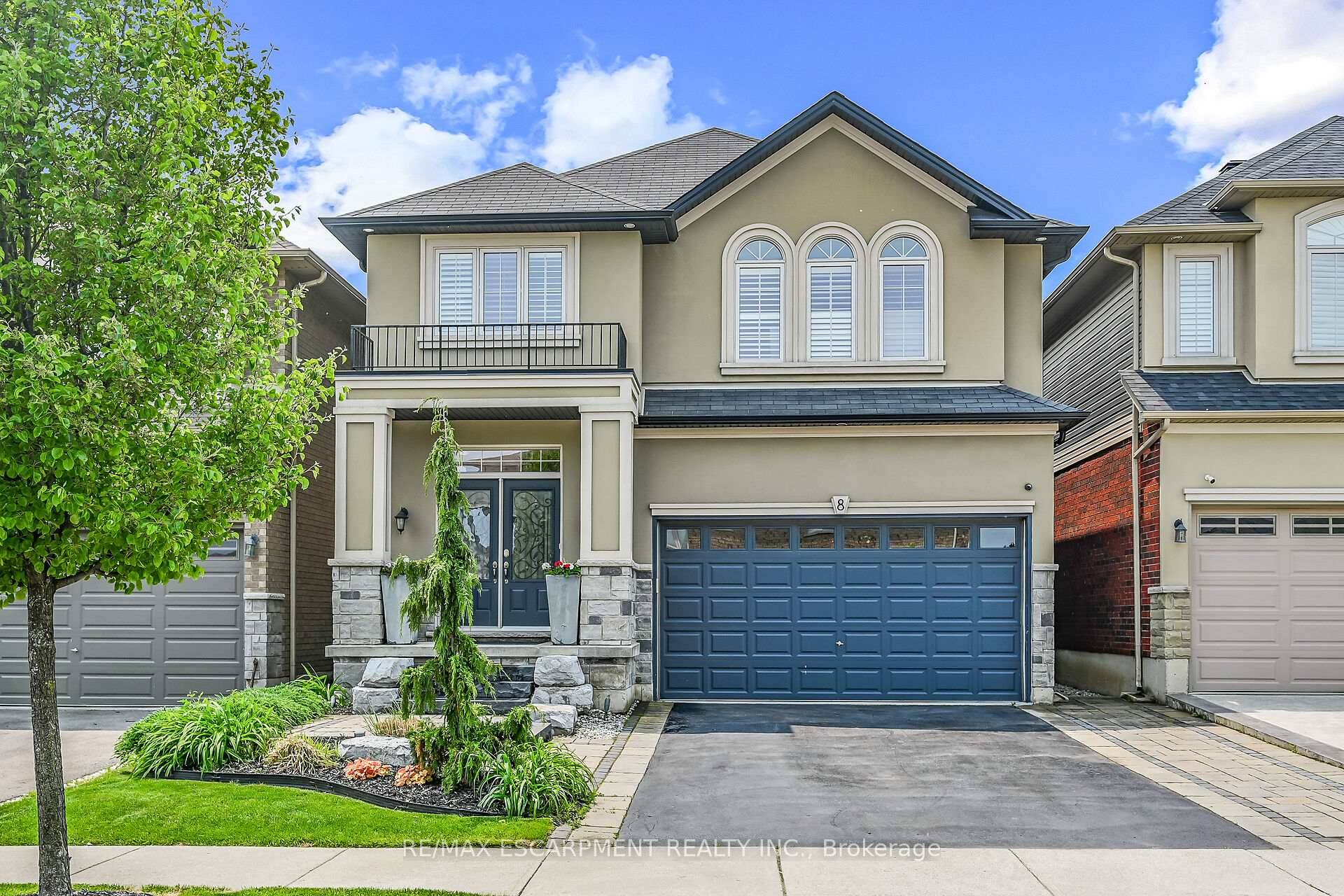 Beautifully presented, Exquisitely finished Custom Built 6 bedroom, 4 bathroom 2 storey home on desired Chartwell Circle complete with complete In law suite secondary apartment with separate side entrance.