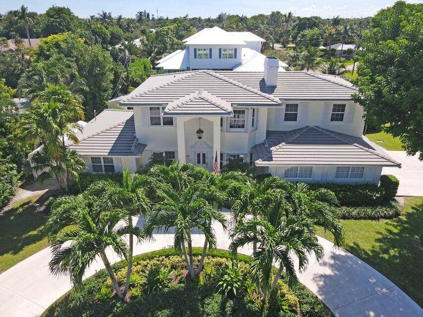 Nestled in the most prestigious and highly sought after Lake Ida neighborhood in East Delray, this well appointed Grand Estate 5 bedroom, plus huge loft, 4 full bath, pool home ...