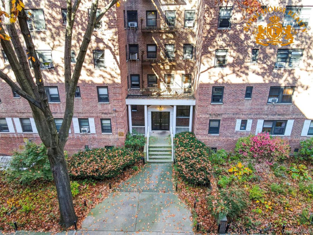 Welcome to this amazing fully renovated full two bed sponsored unit with absolutely no board interview no income check what so ever, located in one of the most sought after ...