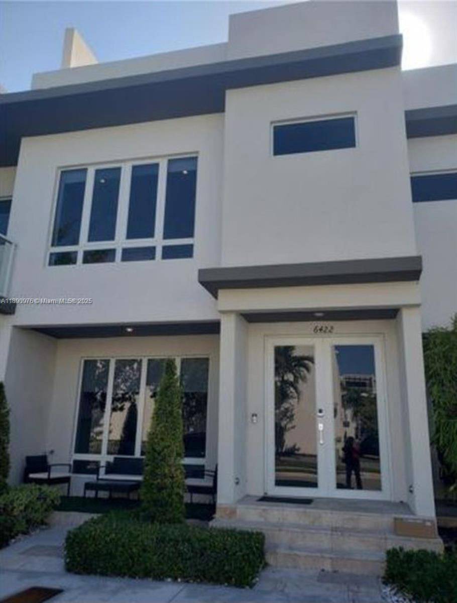Townhome for sale in Landmark Doral.