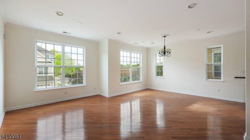 Welcome to this beautifully maintained townhouse offering comfort, space, an unbeatable convenient location !