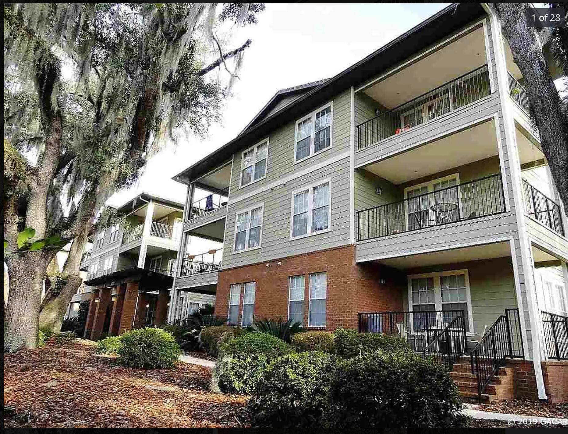 Immaculately maintained, move in ready 3 bed 3 bath corner unit, located on the top floor, open floor plan with exceptional privacy.