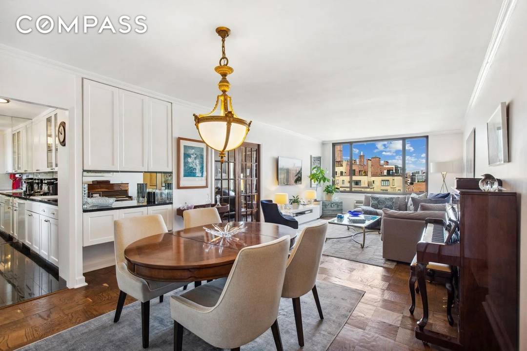 Situated on the 18th floor, this expansive three bedroom home offers open city views from every room and a highly desirable split bedroom layout.