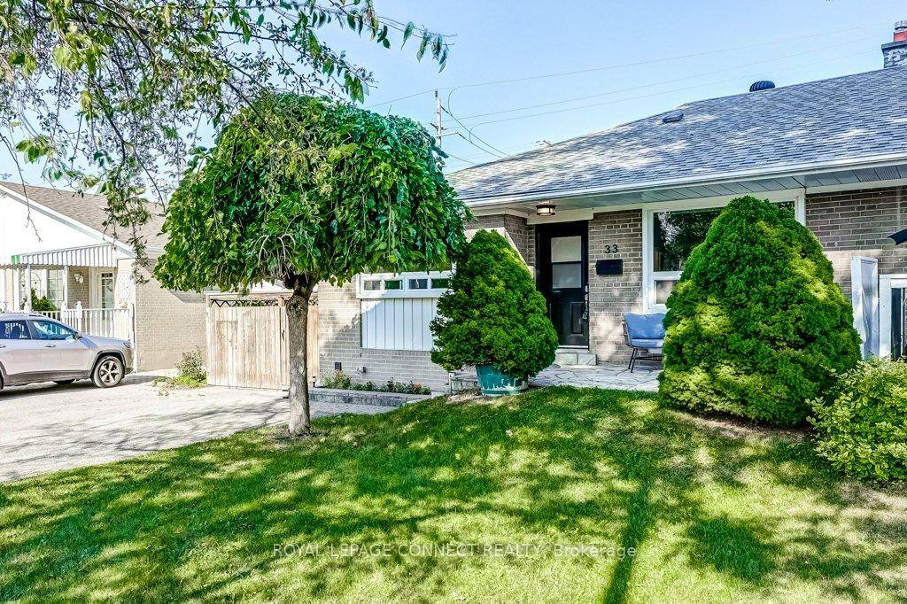 Location, flexibility, and a touch of style, 33 Tulloch Drive has it all.