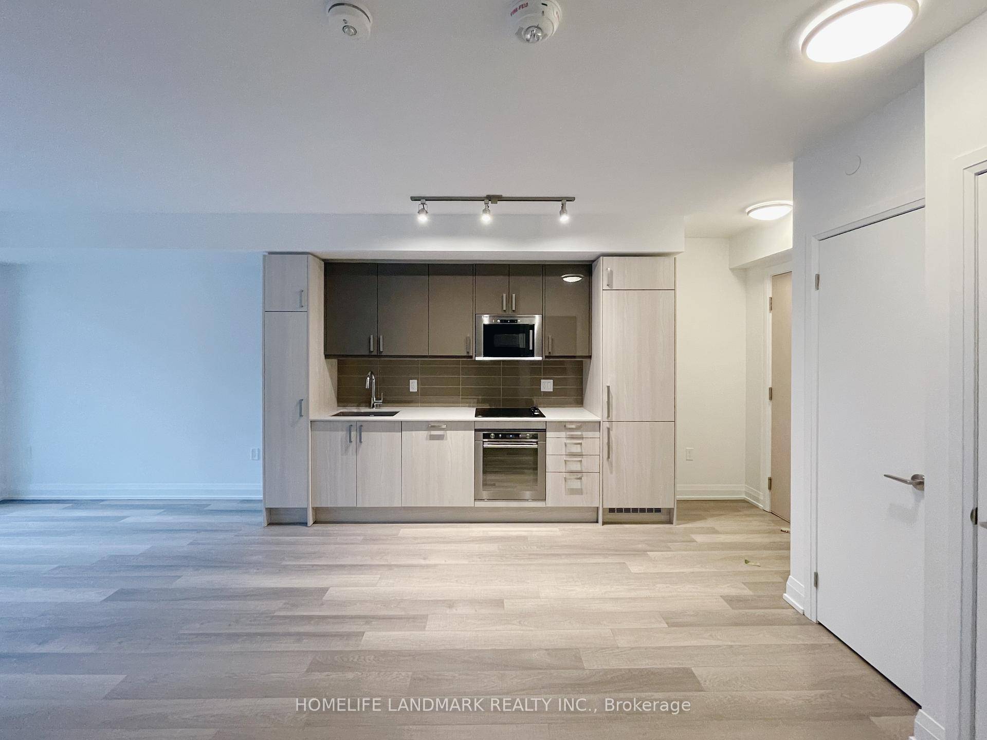 1 Bedroom 1 Den Unit In The Heart Of Downtown Toronto With West Unobstructed Views.