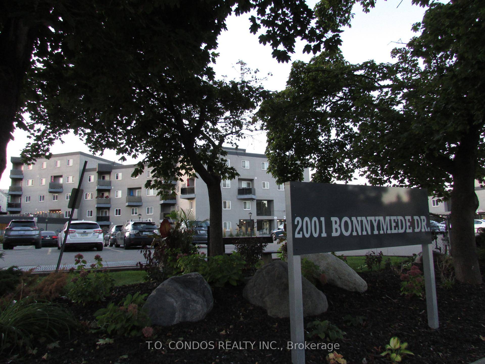 Renovated Spacious 2 Storey Condo Townhouse with a walkout Balcony Two Bedrooms amp ; Large Den Which Can Be Used As A Media Room Or Home Office.