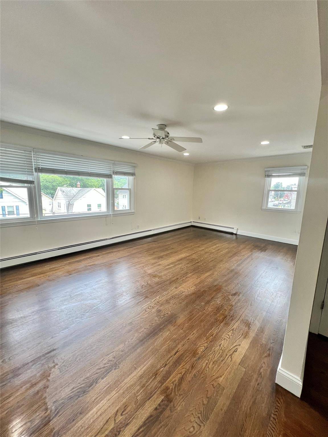 STUNNING Top Floor 3 Bedroom in Port Chester call for any question 646 975 0774 Sunny and spacious top floor 3 bedroom, 1 bath apartment located on a quiet, tree ...