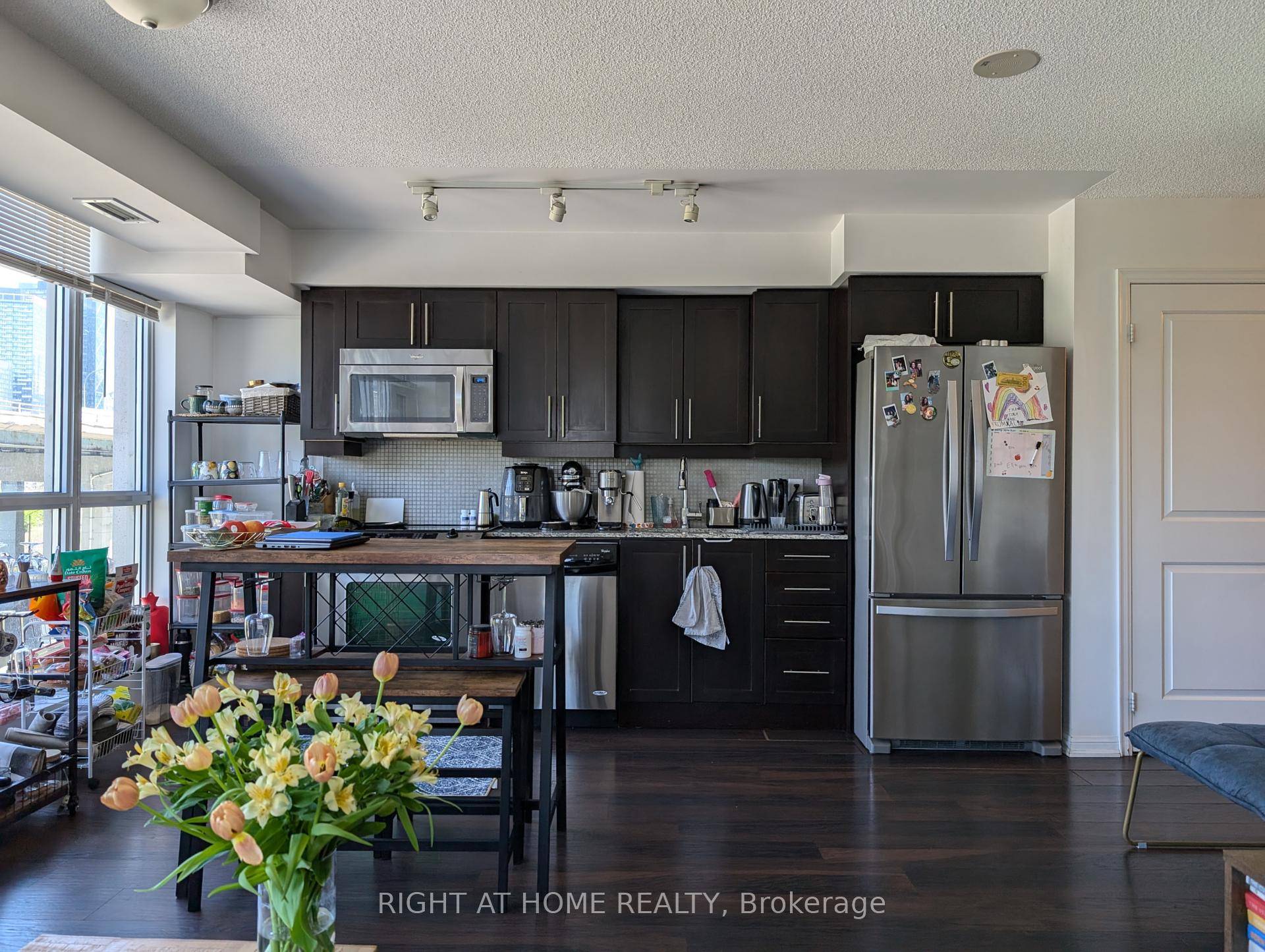 Welcome To York Harbour Club, 1 Bedroom And Den Features Walk In Closet, Windows On The North And West, Spacious Den With Door And Closet.