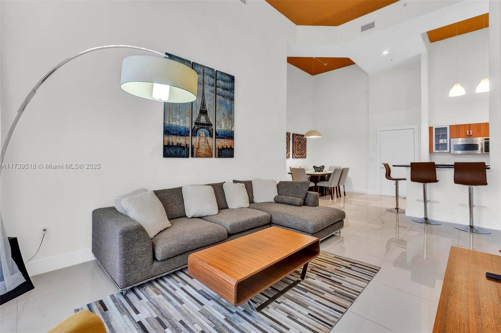 Spacious 2 beds amp ; 2 baths first floor unit located in the heart of Aventura.