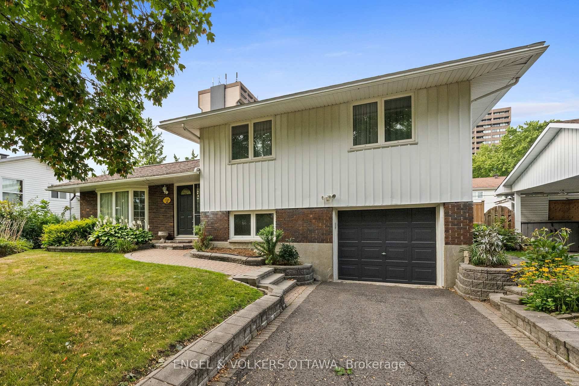 Lovingly cared for by the same owners for nearly 25 years, this welcoming side split is the perfect place to call home.