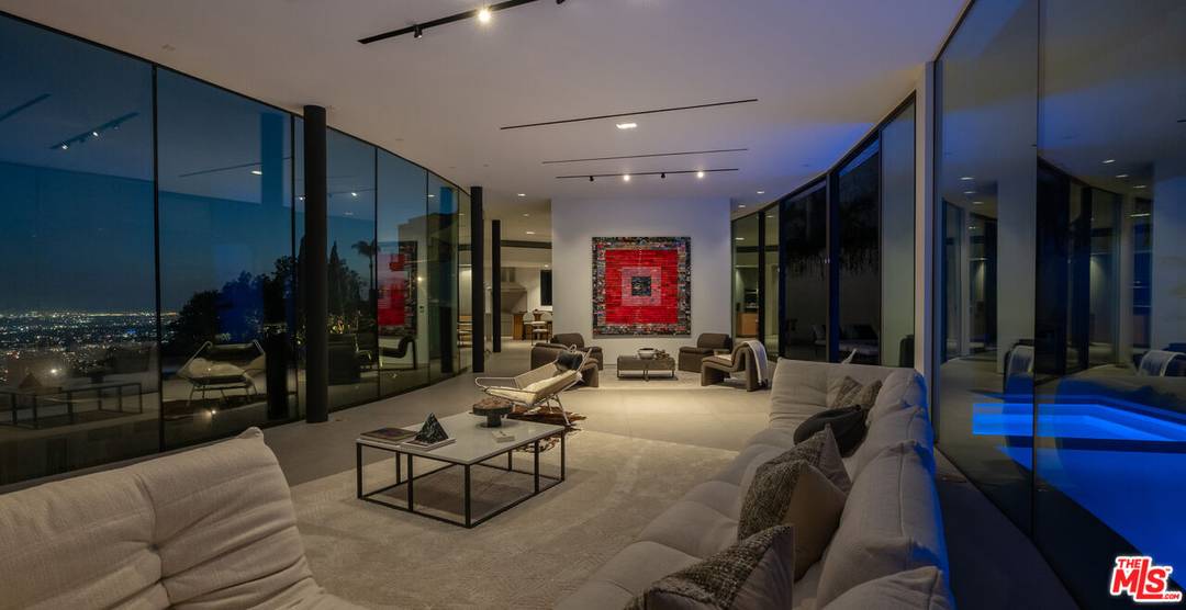 9277 Thrush Way 3BR Sunset Strip La