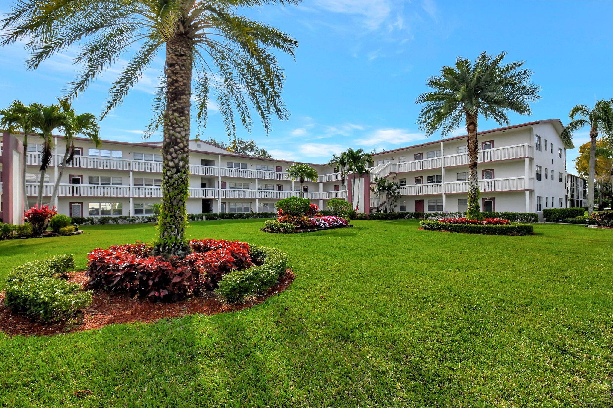 CENTURY VILLAGE OF BOCA RATON a SUPER ACTIVE ADULT COMMUNITY, IMMEDIATELY RENTABLE !