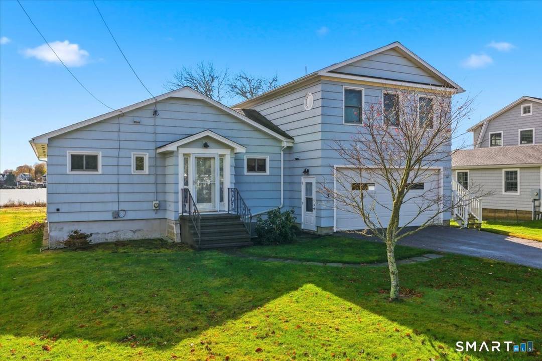 DIRECT WATERFRONT IN STONINGTON !