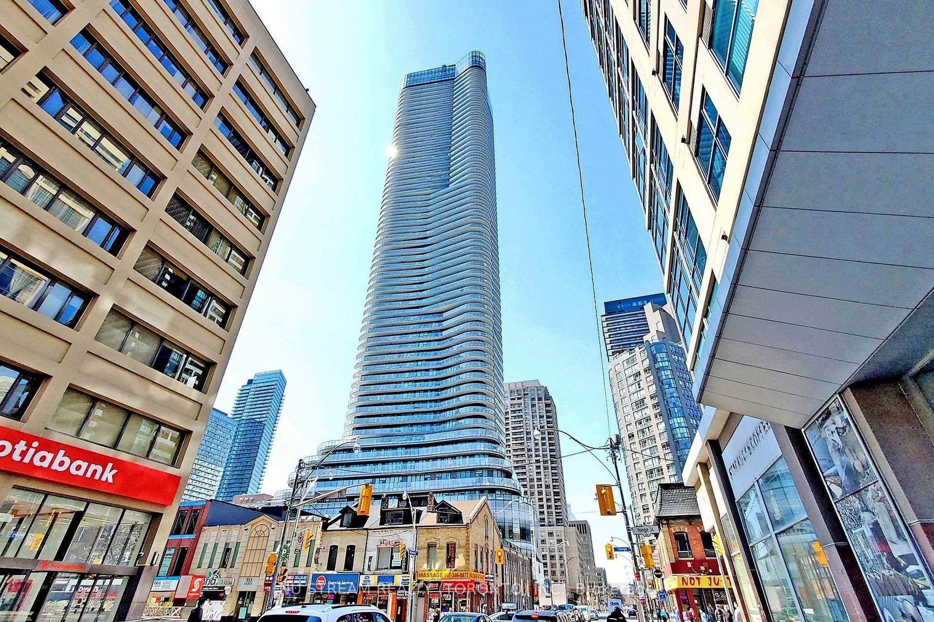 You will fall in love with the charming view Welcome to Wellesley on the Park luxurious south unit on 57 floor with stunning city amp ; lake view !