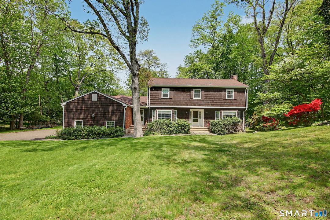 Nestled in a peaceful Cul de sac in Stamford's sought after Westover neighborhood, this classic 4 bedroom Center Hall Colonial offers a rare opportunity to create your dream home on ...