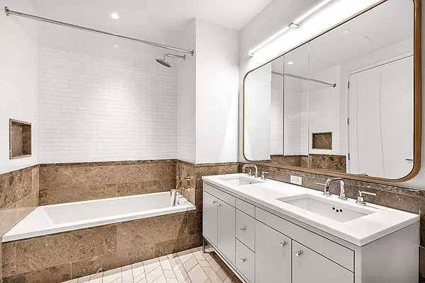 One Clinton is a collection of 134 modern homes inspired by the historic and graceful surroundings of Brooklyn Heights.