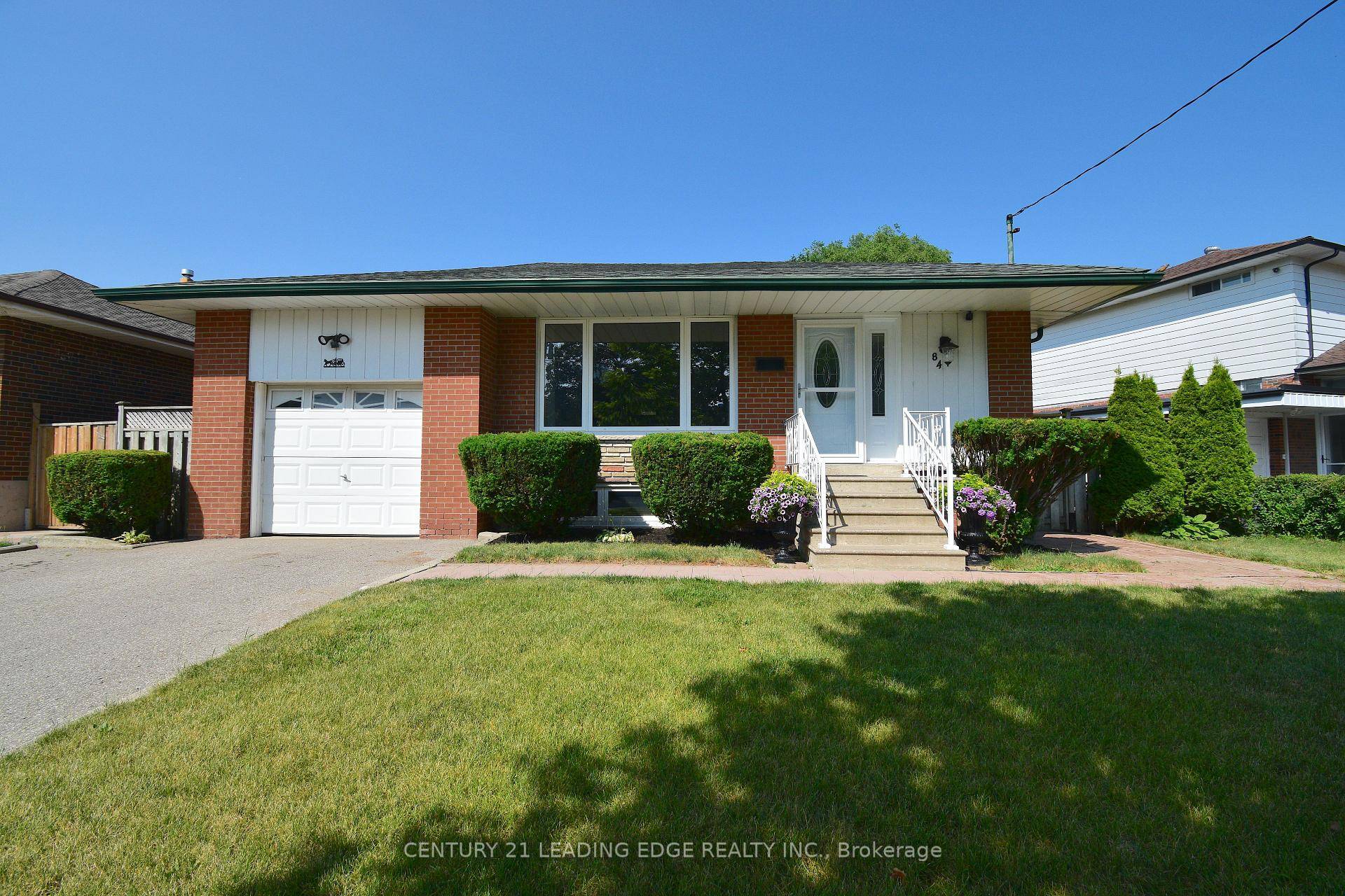 Welcome to this unique gem in sought after Inglewood Heights, Tam OShanter Sullivan, Scarborough.