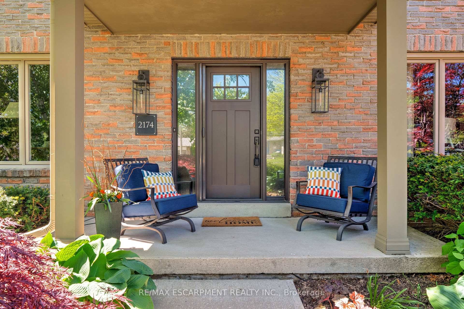 Exceptional home in Tyandaga on an impressive 70x167 lot.