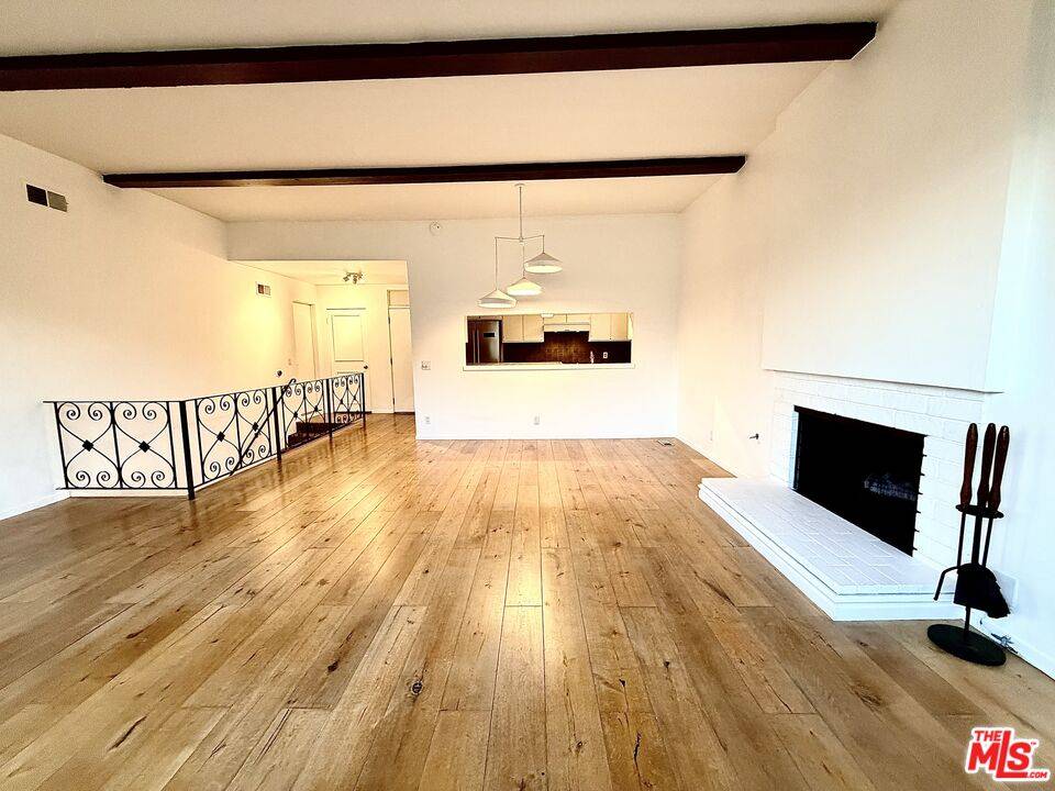 8743   Hollywood Hills Rd 2BR Hollywood Hills East La