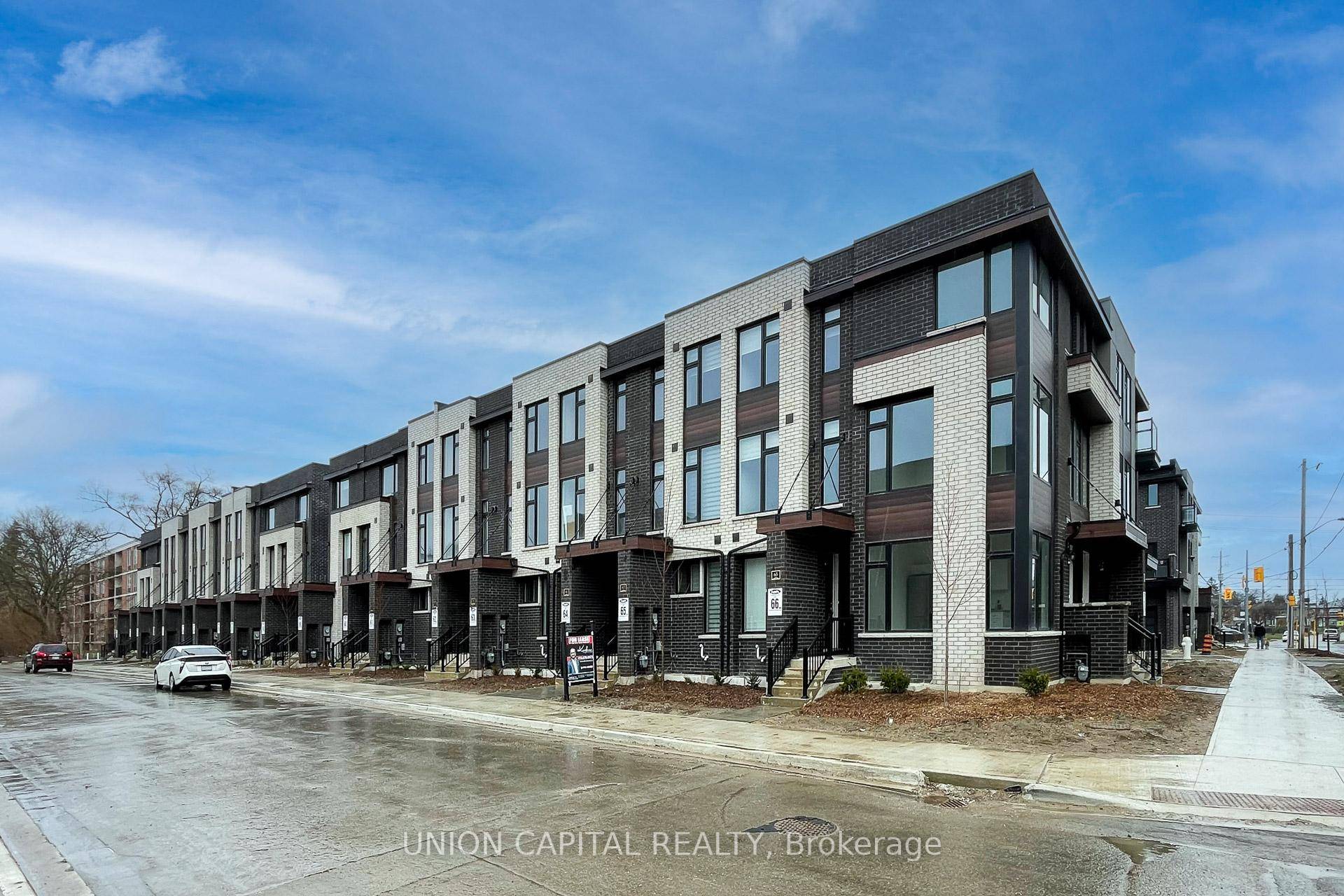 Modern Three Storey Sun Filled Townhouse With 3 Bedrooms Den amp ; 2 amp ; 1 2 Bathrooms.