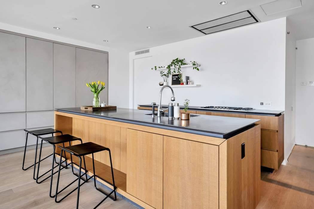 Boasting breathtaking views of the Manhattan Bridge, Empire State Building, East River, Brooklyn Bridge Park, and Manhattan skyline, every room in this immaculate two bedroom, two bath, plus a home ...