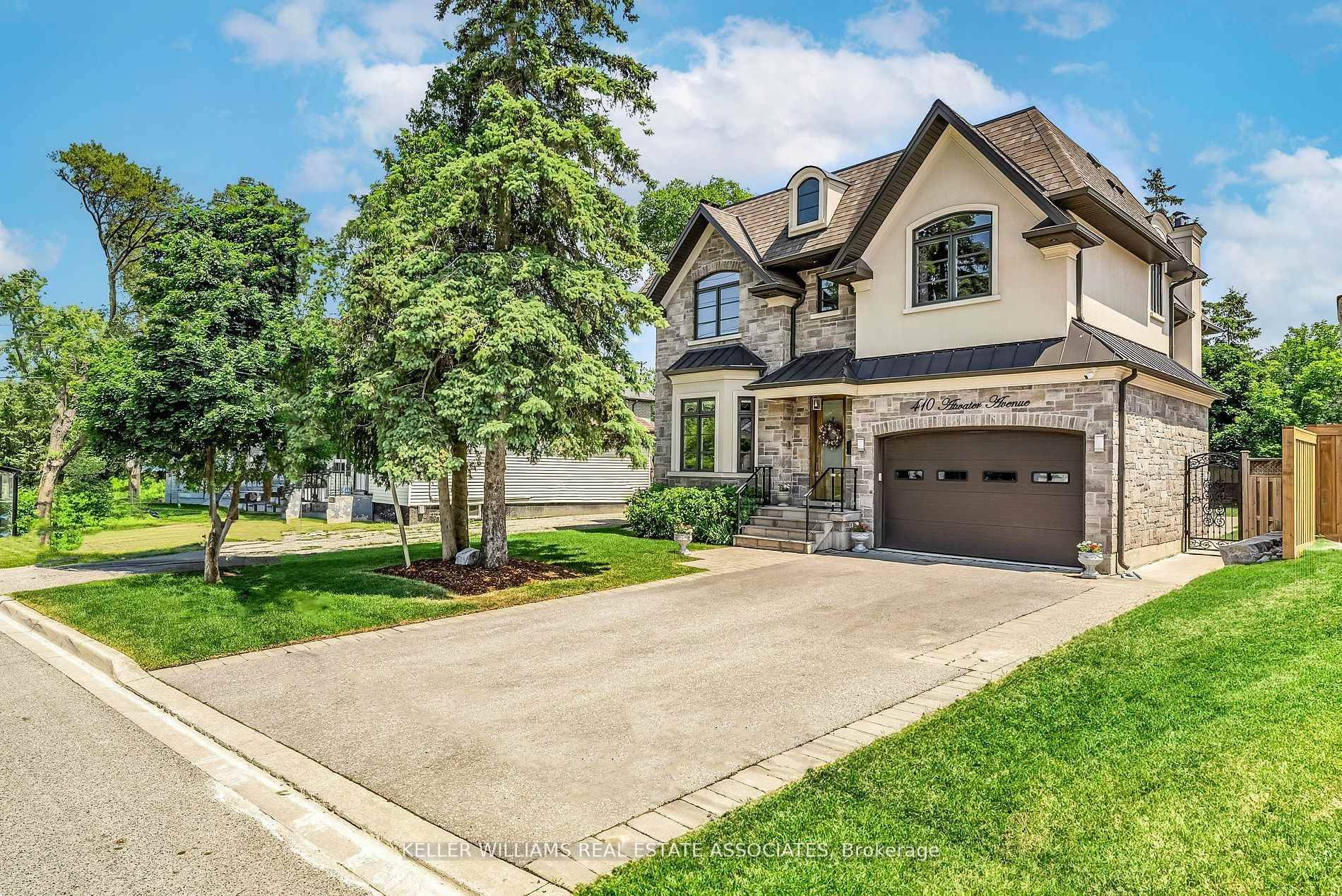 Prepare to be captivated by this stunning property located in the highly coveted Mineola East community.