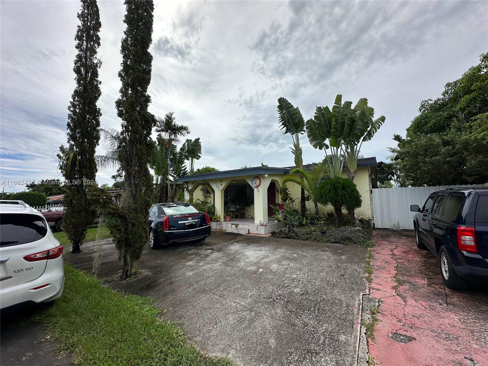 Don t miss this spacious 6 bedrooms and 3 baths home with a den !