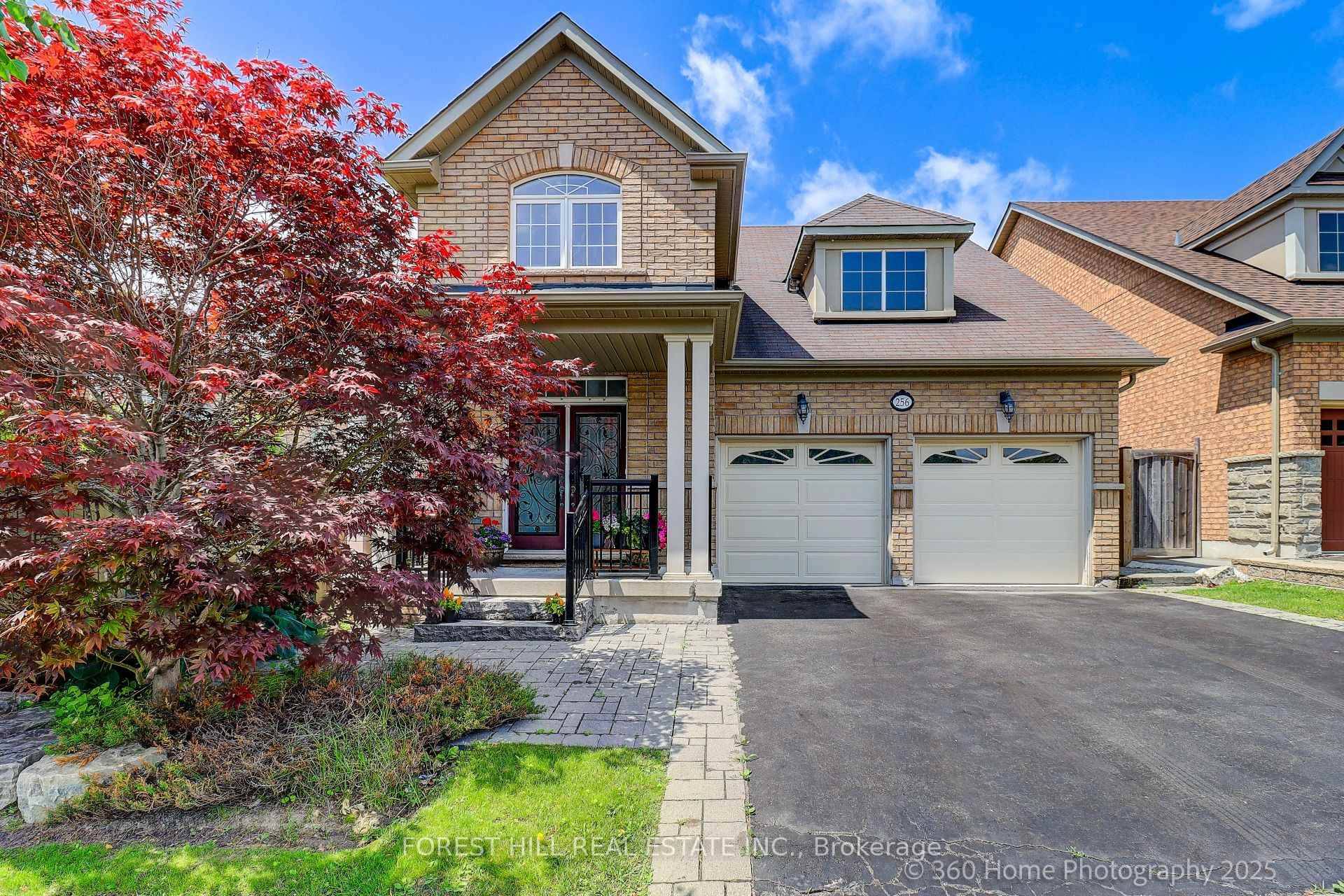 Spectacularly laid out Bungaloft in prestigious Patterson neighbourhood.