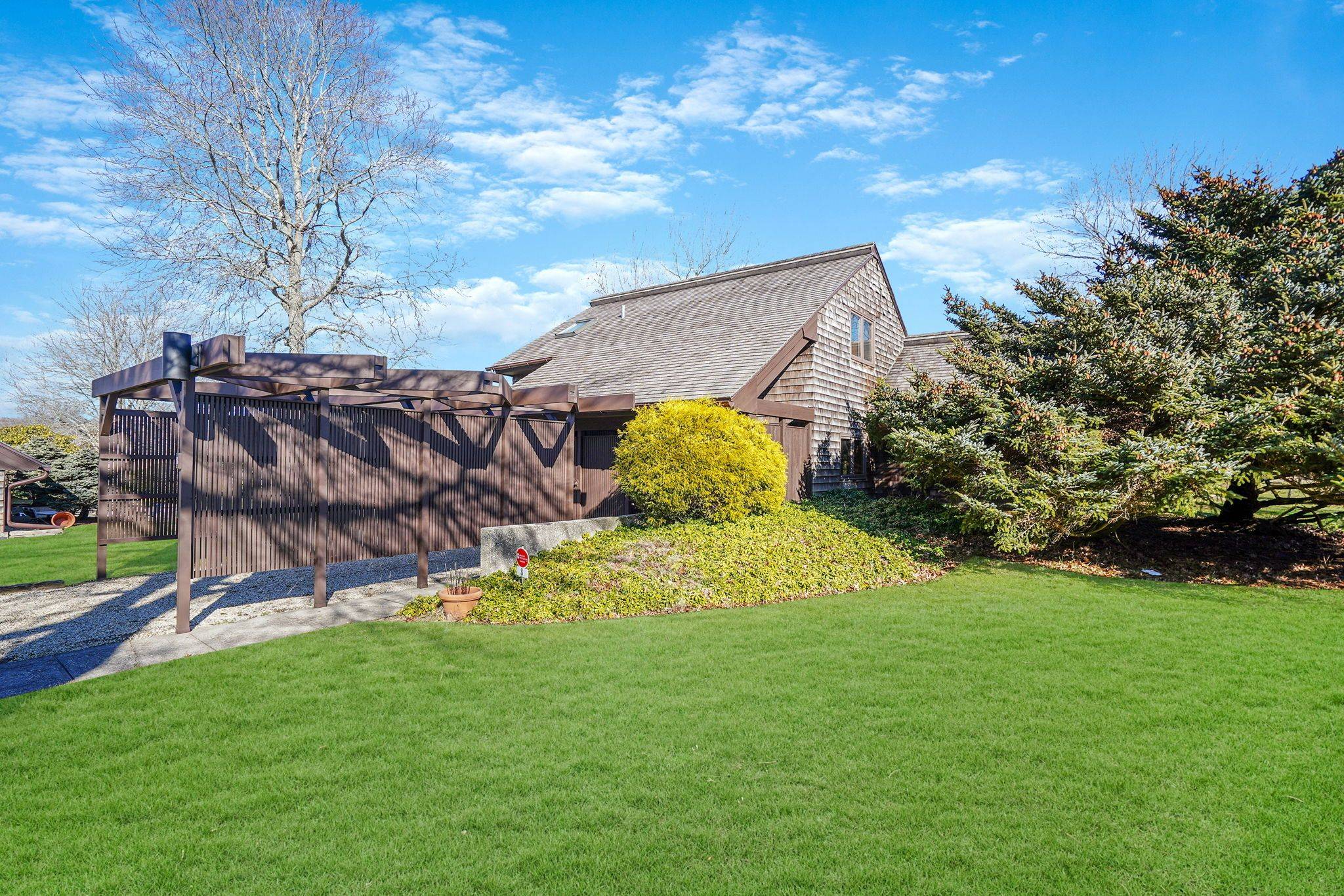 Easy Living Awaits -  East Hampton Dune Alpin CO-OP