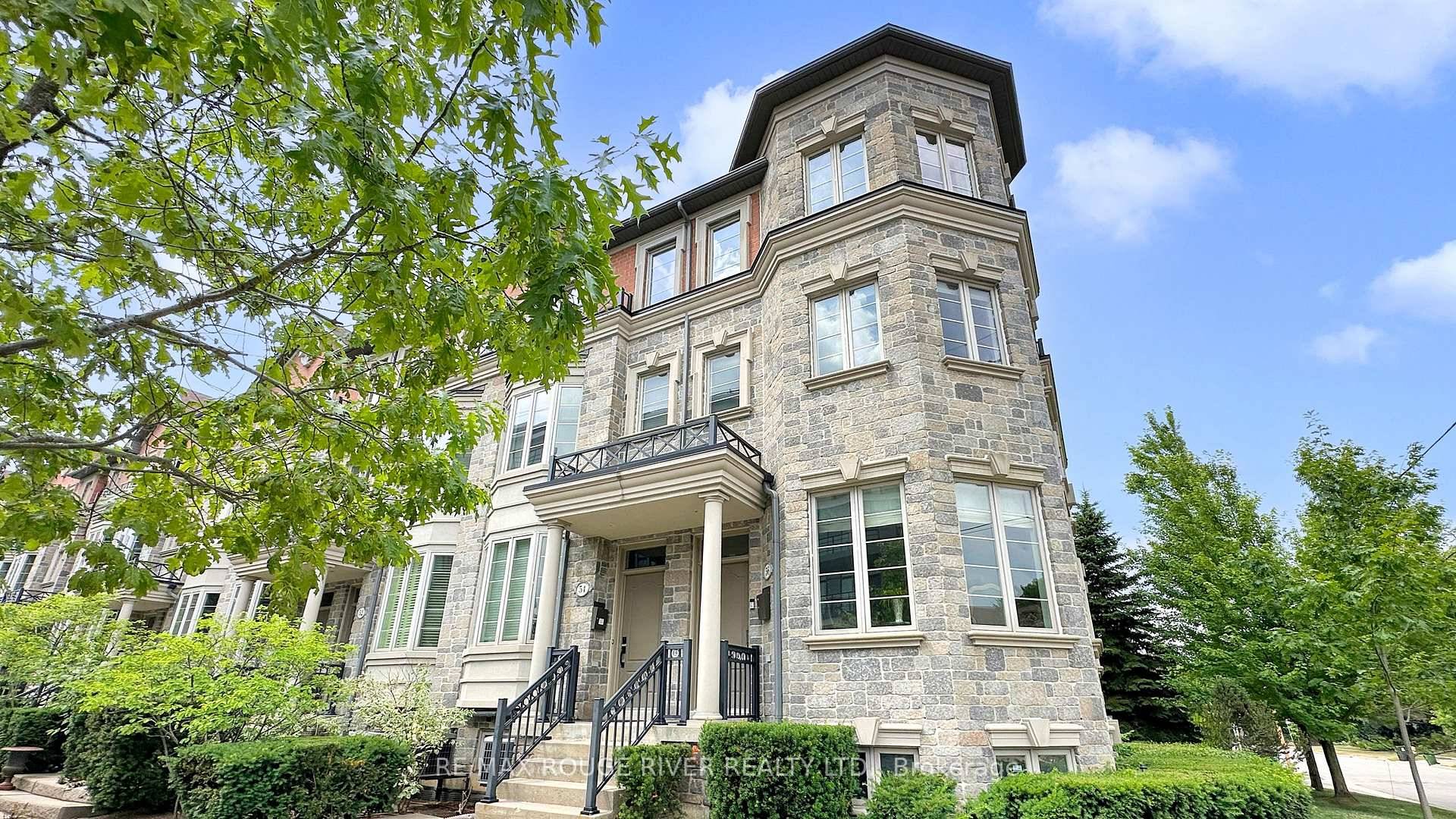 Luxury Executive Townhome In Highly Desired Willowdale East Rare End Unit With Lots of Extra Windows Approx 2729sf 9Ft Ceiling On Main Floor and Gleaming Hardwood Floors Throughout Spacious 3rd ...