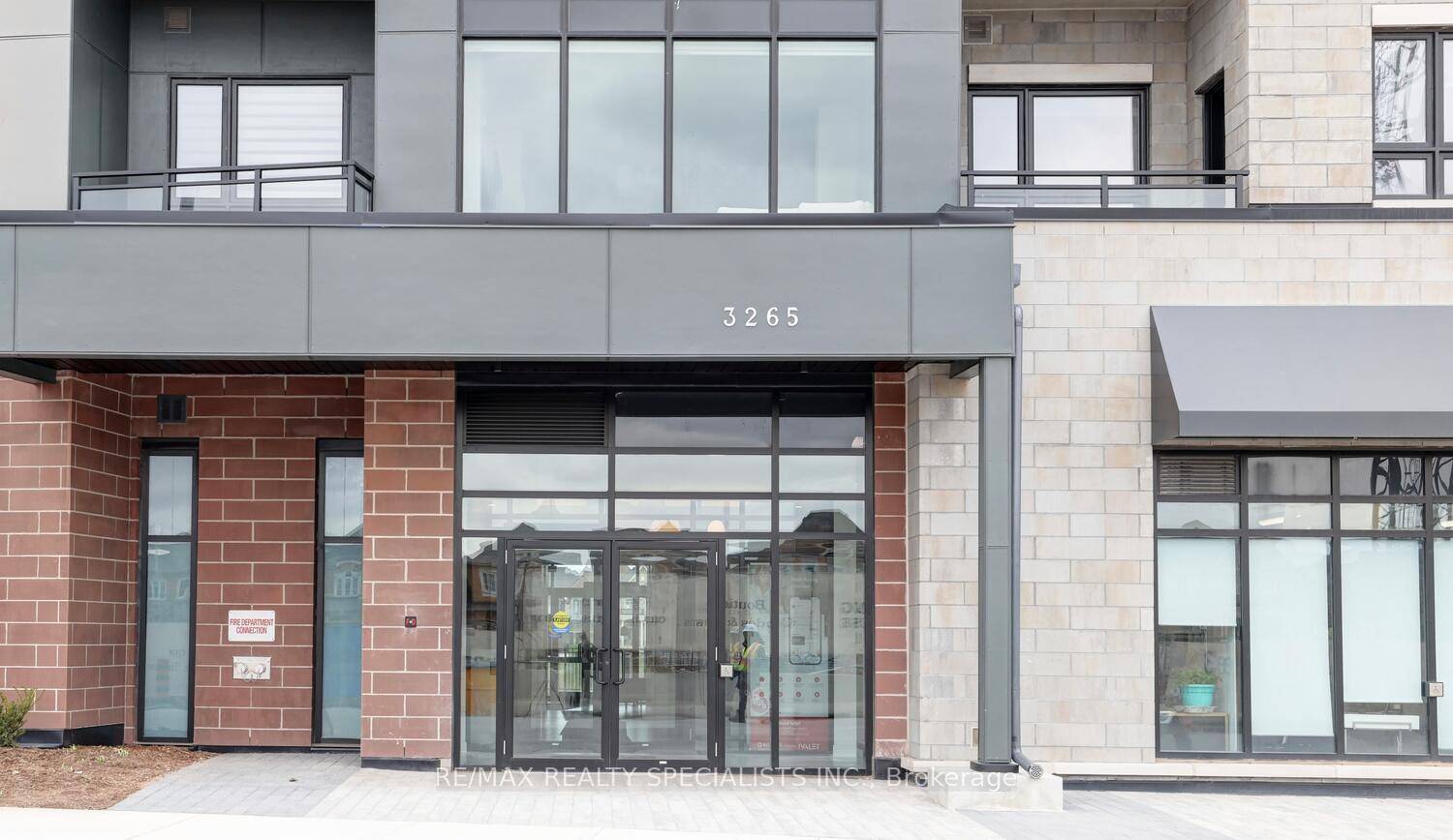 Gorgeous ground floor Mattamy built apartment with thousands spent on upgrades and located in the sought after community of Preserve.