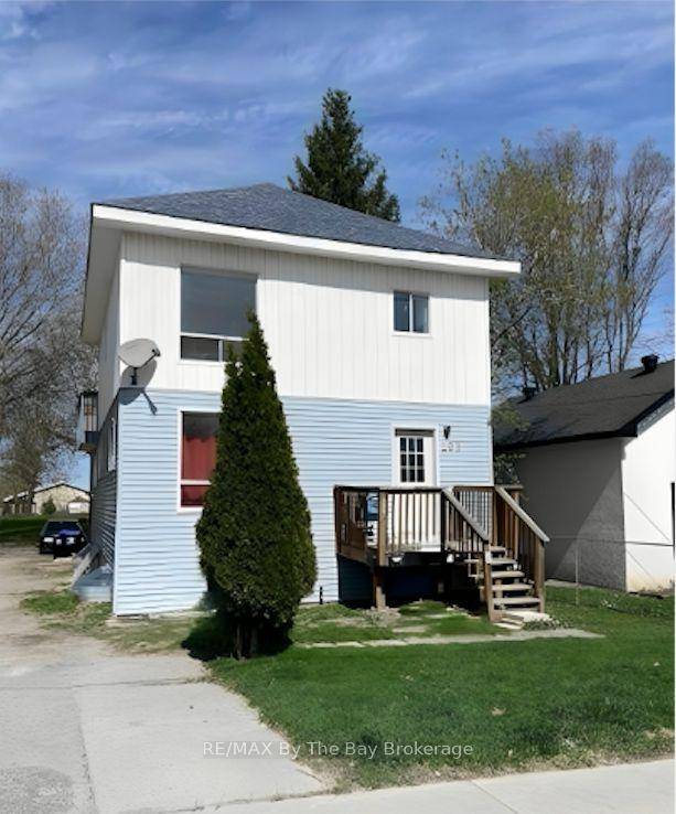 Midland tri plex with easy access to downtown.