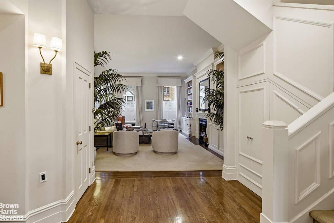FIRST OPEN HOUSE by appointment only SUNDAY, 3 22 11 am 1 pm Extraordinary, renovated parlor floor duplex located on one of Brooklyn Heights' most coveted, tree lined streets, in ...