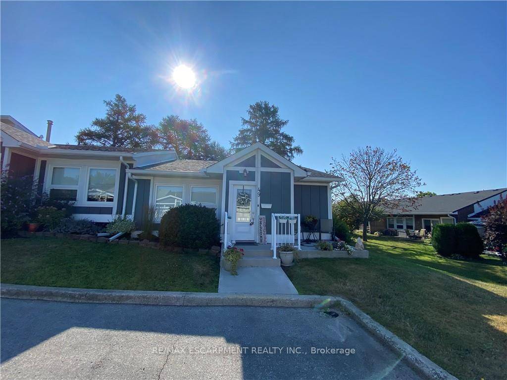 Immaculately presented 1 bedroom bungalow in sought after St.