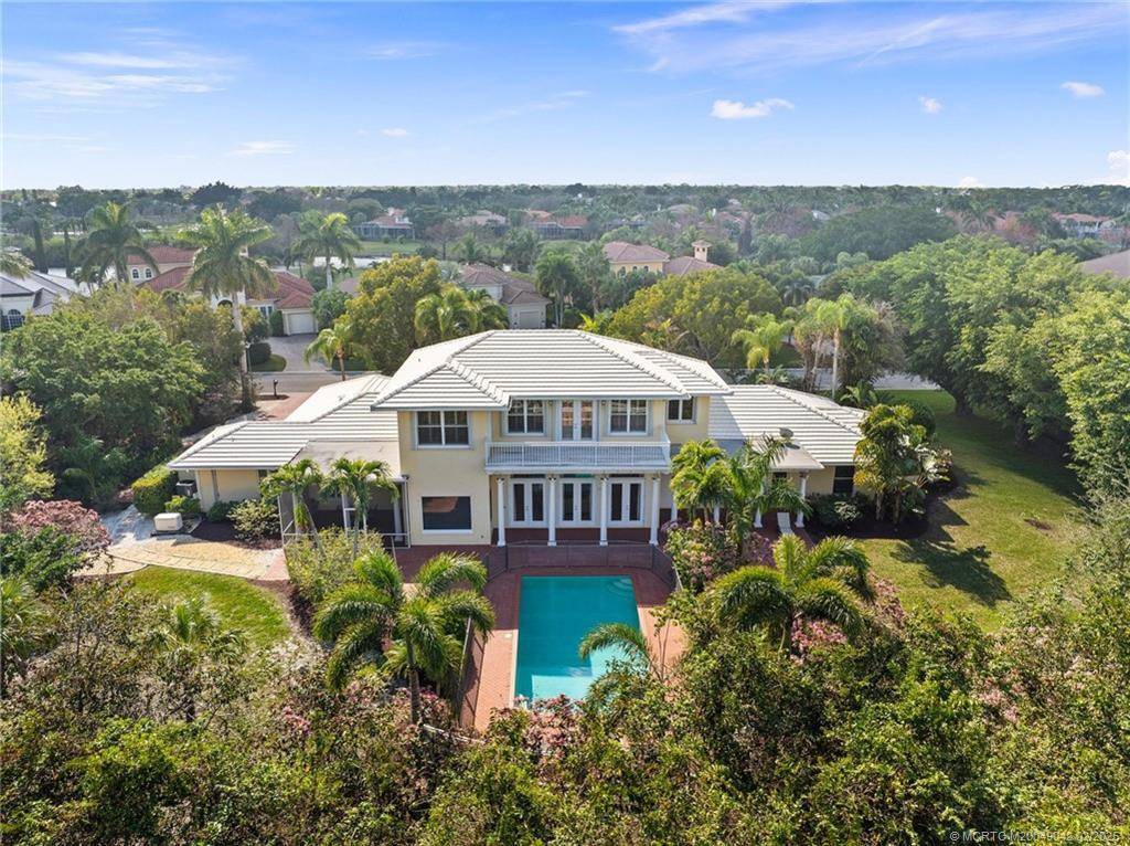 Southern Charm in Palm Cove Golf Yacht Club !