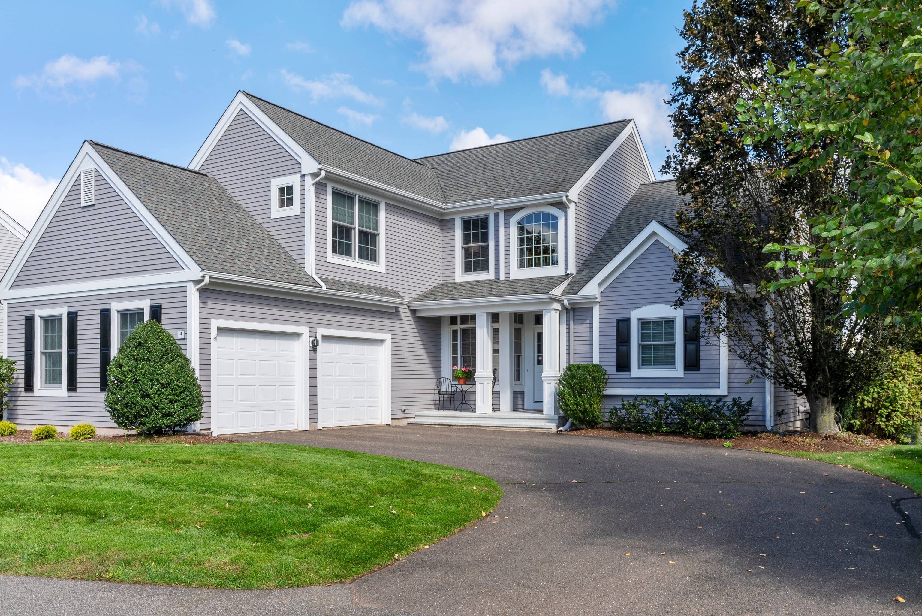 This striking Sunningdale model is set along the prestigious PGA golf course and offers an open, inviting layout designed for both everyday living and entertaining.