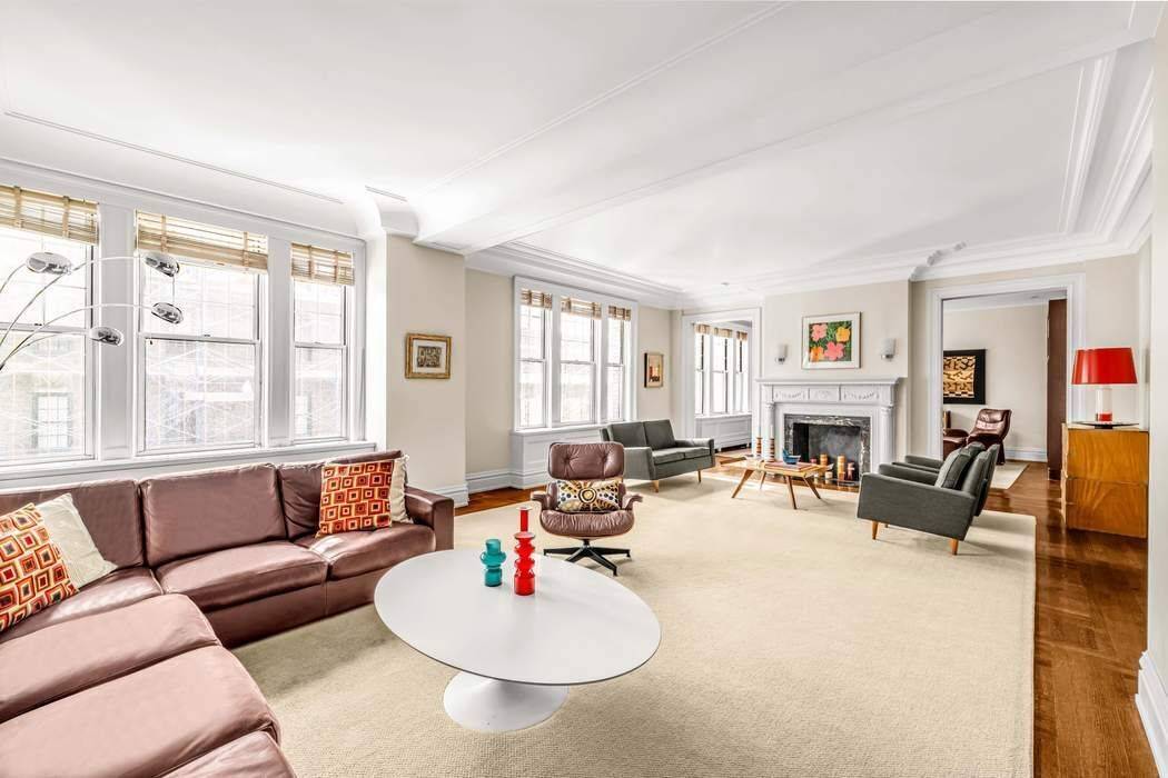 Spacious amp ; Bright Park Avenue Residence with Exceptional Living Space A rare offering on Park Avenue, this expansive and welcoming home offers an ideal blend of sophistication and livability.