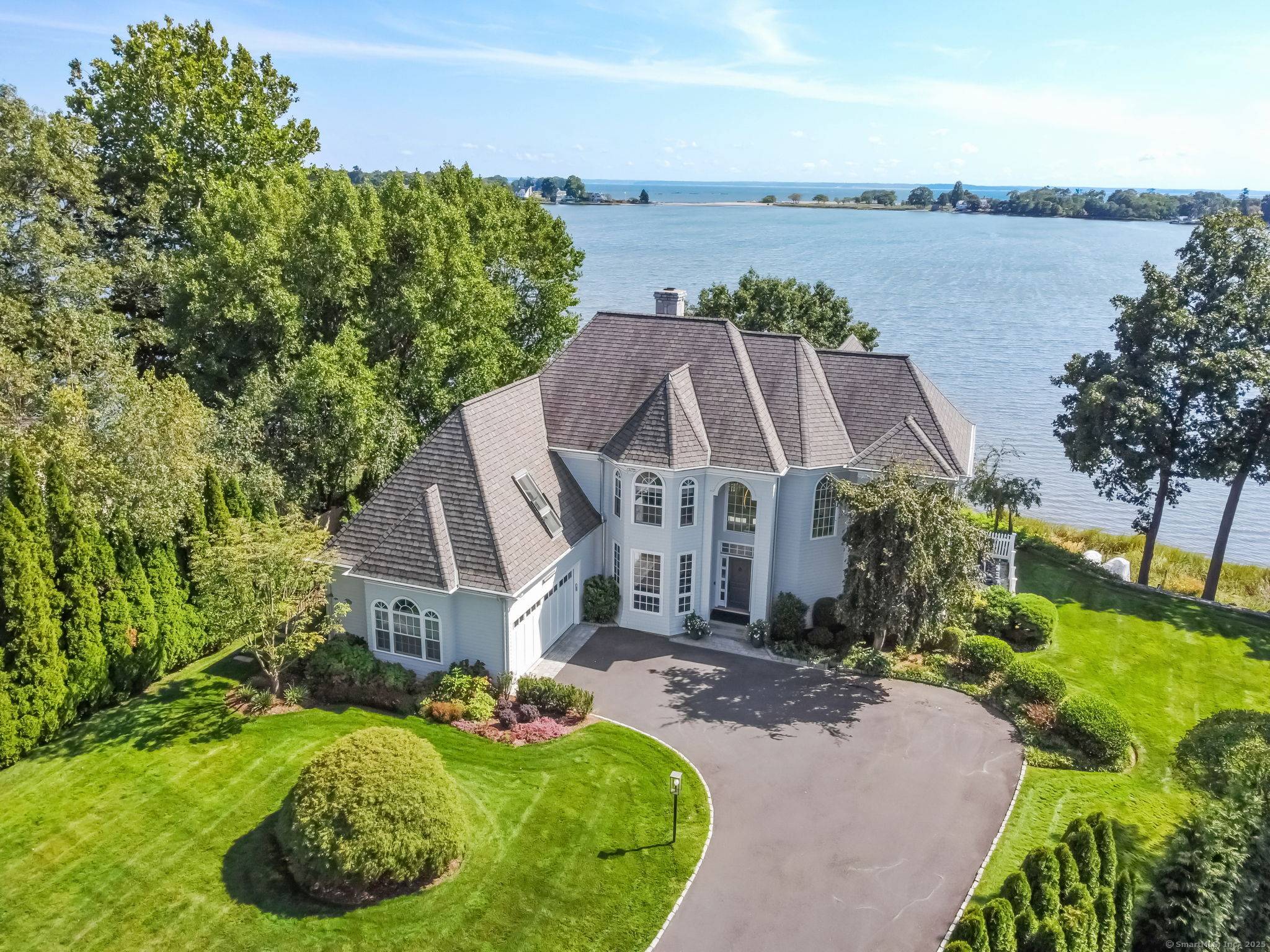 Darien's Luxury Designer Furnished Turnkey Rental Available 11 1 A HOBI Award winning renovation and design by the TREC WayStay team, Weeds Landing is Darien's only fully furnished, flexible term, ...