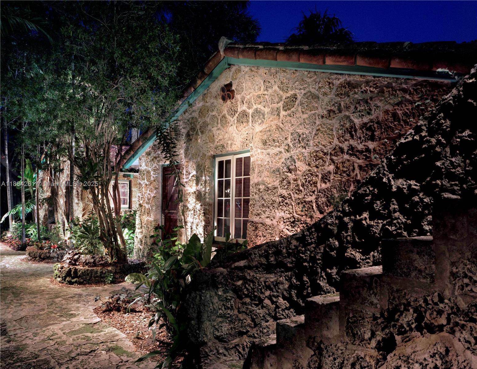CORAL GABLES FAMILY COMPOUND The Beverly Hills of Miami 4.