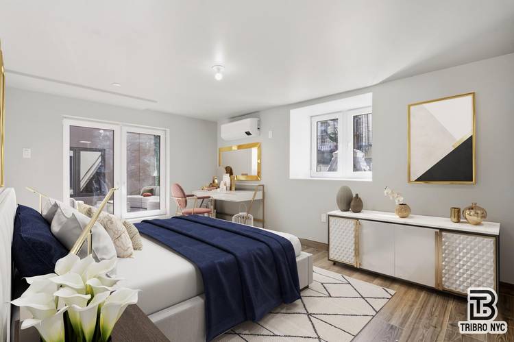 Spacious 4BR Duplex with Yard, Large Open Living Area amp ; Modern Finishes Welcome to this stunning four bedroom, two and a half bath duplex in the heart of Greenpoint, ...
