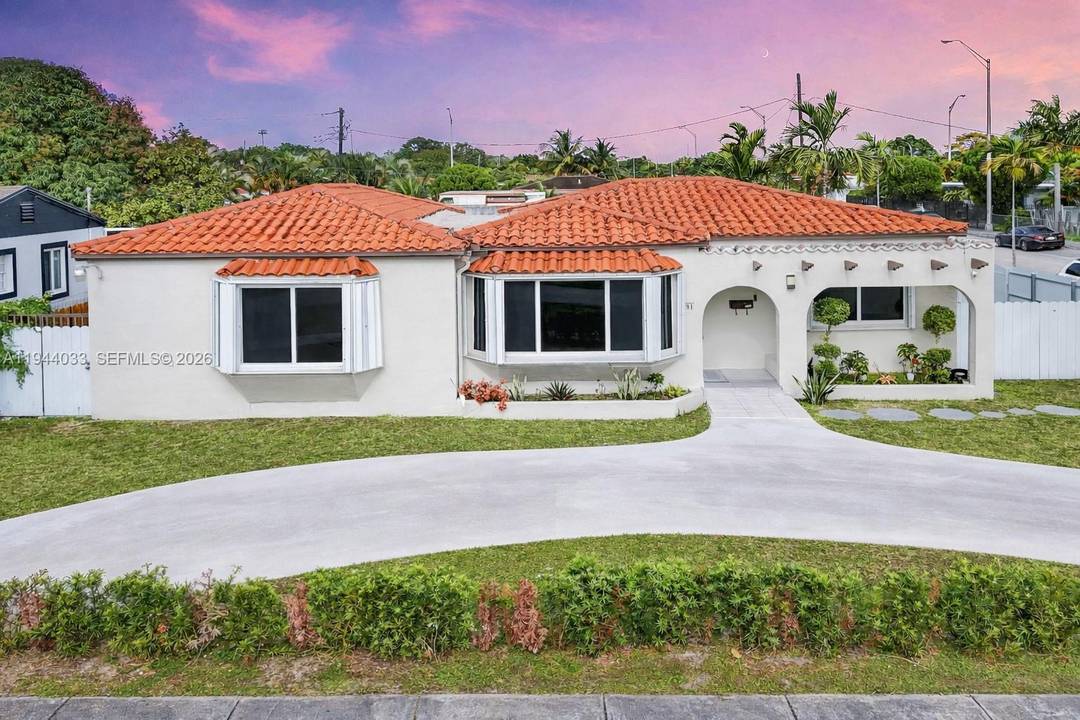 Charming and spacious Corner home 2483 sqft centrally located Less than 5 minutes to FL 112E and 10 minutes to the Airport.