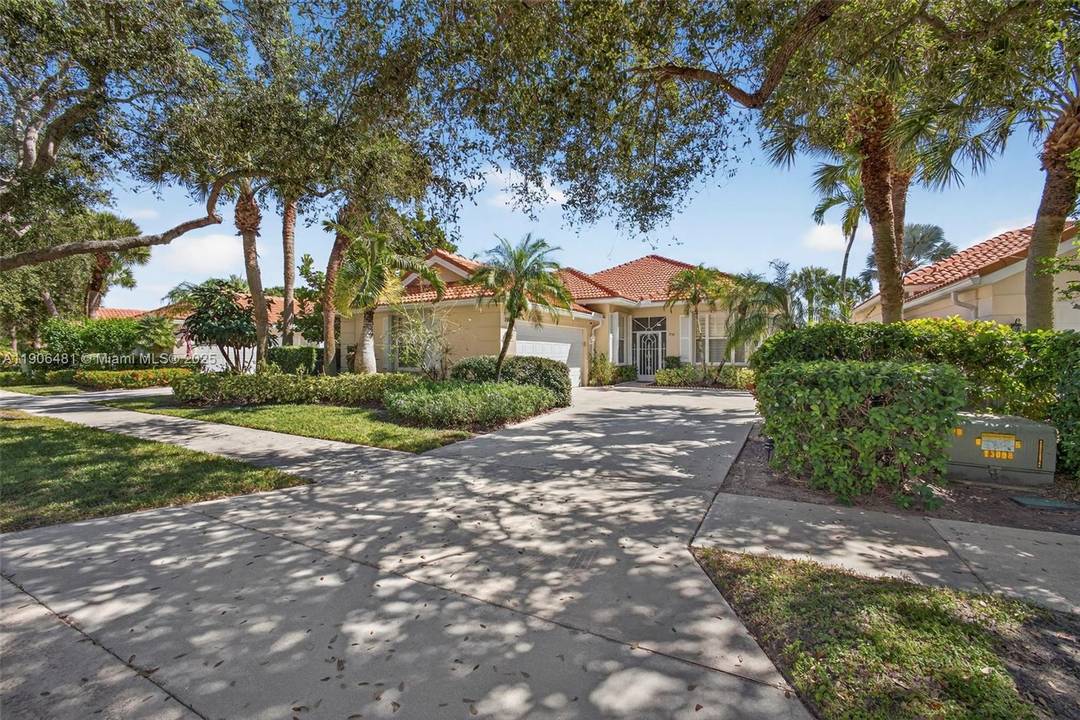 Beautiful 3 Bedroom, 3 Bath Pool Home in the Desirable Oaks East Community of Palm Beach Gardens !
