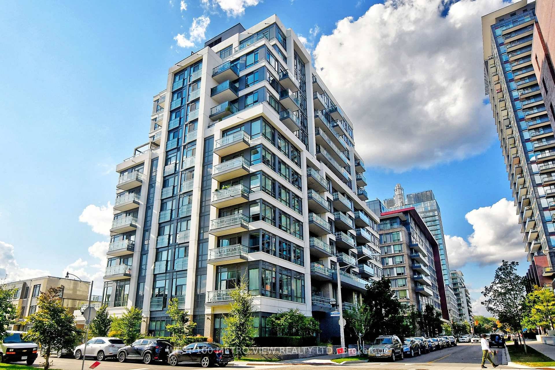 Absolutely Gorgeous 2 Bed 2 Bath Corner Unit In The Highly Sought After Bartholomew Condominiums By Daniels.