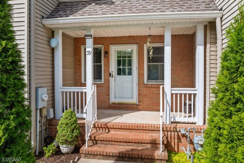 Welcome to this spacious 3 bedroom townhouse in the sought after Heritage Greens community, tucked away on a quiet cul de sac and backing to serene open space.
