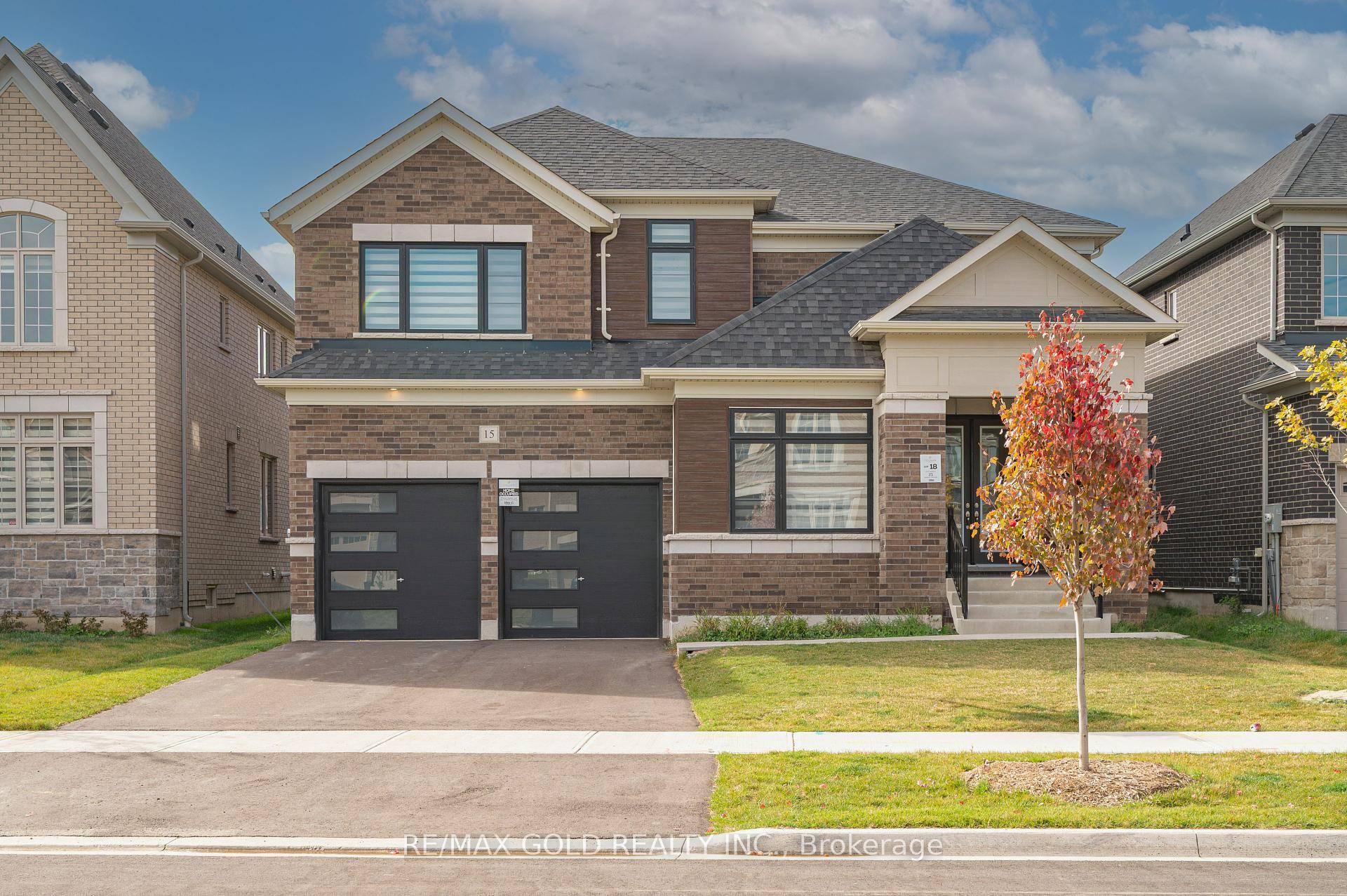 Welcome to 15 Sandhill Crescent a stunning, recently built east facing home situated on a premium lot in one of Colgan's most sought after communities, crafted by Tribute Communities.