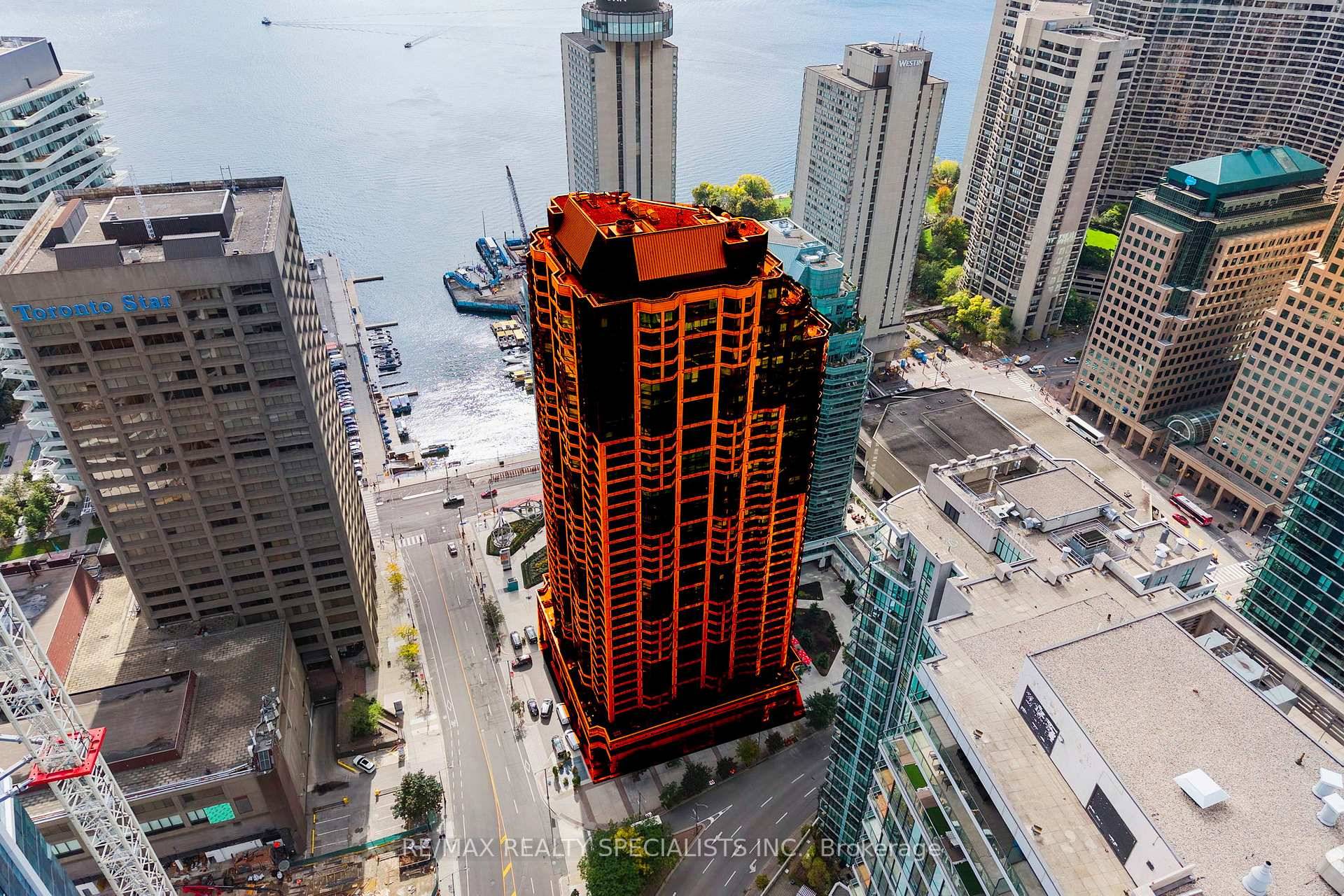 Light, sky, water, and space to call your own, that's what this residence at 10 Yonge delivers.